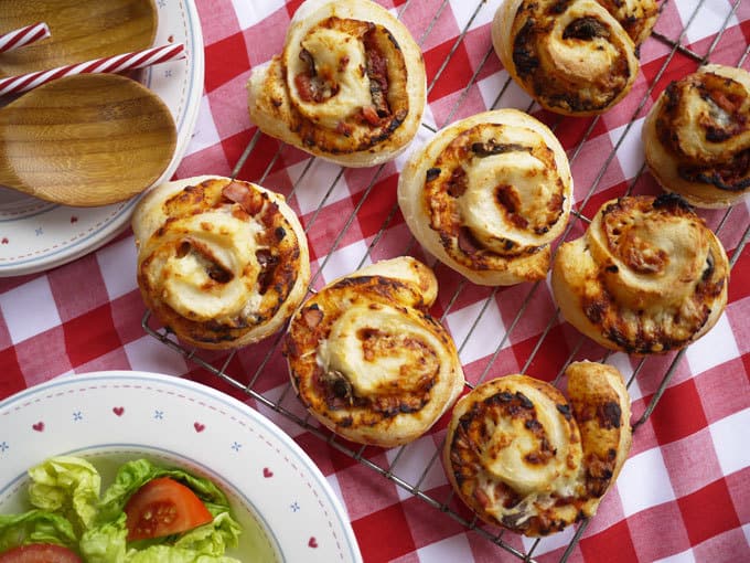 Easy Peasy Pizza Whirls - A great teatime recipe for children and families. These also make a super lunchbox filler or picnic treat. Get the kids cooking, helping to make them too, they're great fun! https://www.tamingtwins.com