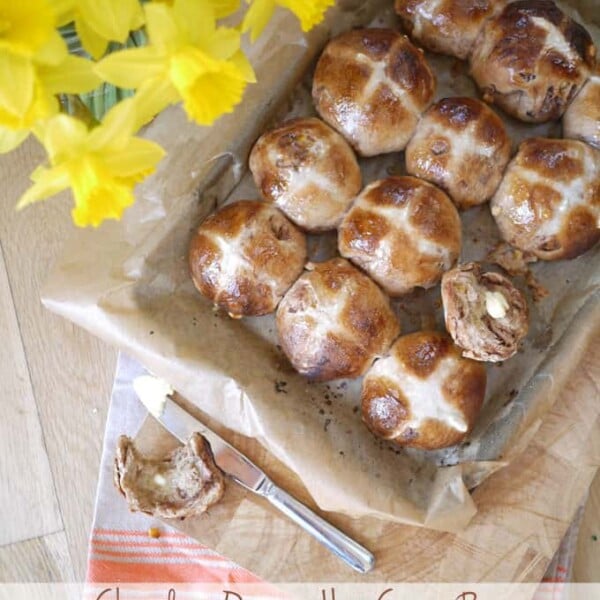 Chocolate Orange Hot Cross Buns - A delicious teatime treat for Easter, a twist on the original and a really fun bake over the spring holiday period. | http://www.TamingTwins.com