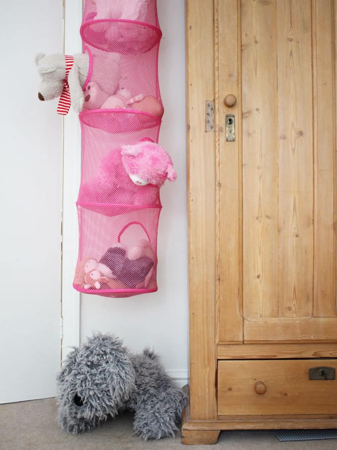 Hanging IKEA soft toy storage hiding behind the door... A little girl's pink and mint green bedroom tour. Inspiration and decoration ideas for a perfect room for a four year old girl.