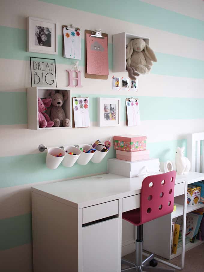 #KidsDeskGoals! Using IKEA kitchen storage and desk to create a perfect desk set up. A little girl's pink and mint green bedroom tour. Inspiration and decoration ideas for a perfect room for a four year old girl.