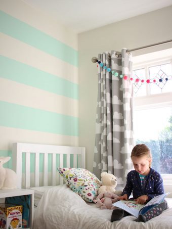 Mint green striped wall love! A little girl's pink and mint green bedroom tour. Inspiration and decoration ideas for a perfect room for a four year old girl.