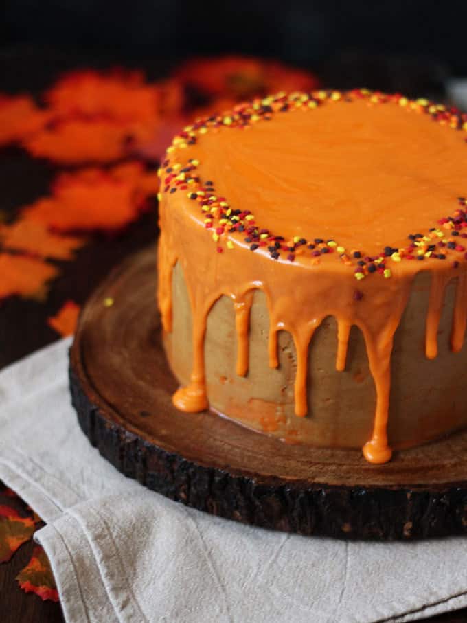 THE Pumpkin Spice Latte Cake Recipe - layers of soft pumpkin spiced cake, with fluffy latte coffee buttercream frosting and a white chocolate ganache icing drizzle. Here's how to make a Pumpkin Spice Latte Layer Cake!