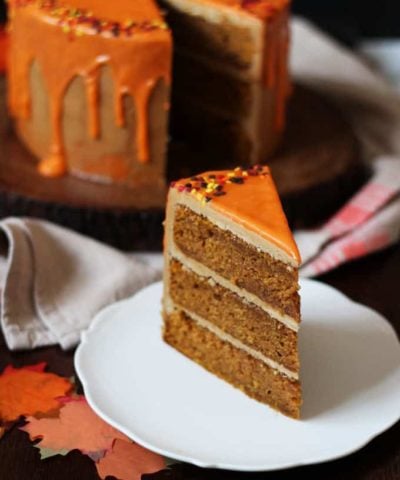 THE Pumpkin Spice Latte Cake Recipe - layers of soft pumpkin spiced cake, with fluffy latte coffee buttercream frosting and a white chocolate ganache icing drizzle. Here's how to make a Pumpkin Spice Latte Layer Cake!