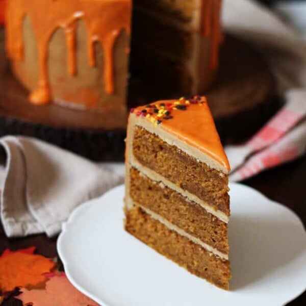 THE Pumpkin Spice Latte Cake Recipe - layers of soft pumpkin spiced cake, with fluffy latte coffee buttercream frosting and a white chocolate ganache icing drizzle. Here's how to make a Pumpkin Spice Latte Layer Cake!