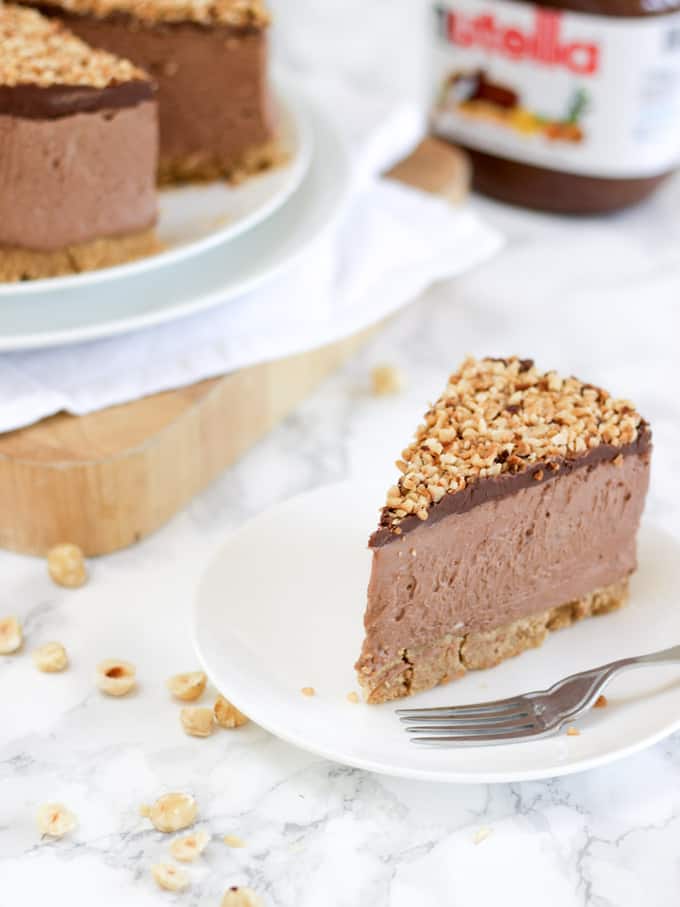 How to make the best ever NO BAKE NUTELLA CHEESECAKE! (With VIDEO tutorial!) This delicious cheesecake is the ultimate in Nutella, chocolate and hazelnut indulgence. This no bake dessert is quick and simple, easy enough for anyone, this is a must try pudding recipe! https://www.tamingtwins.com