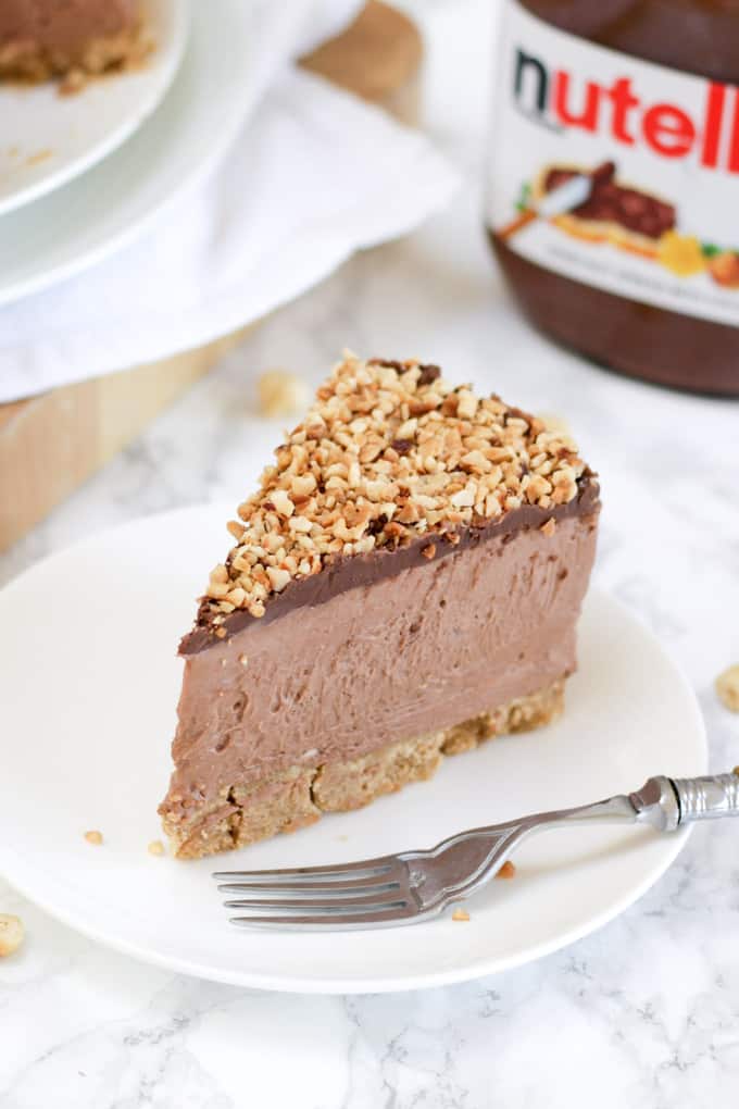 How to make the best ever NO BAKE NUTELLA CHEESECAKE! (With VIDEO tutorial!) This delicious cheesecake is the ultimate in Nutella, chocolate and hazelnut indulgence. This no bake dessert is quick and simple, easy enough for anyone, this is a must try pudding recipe! https://www.tamingtwins.com