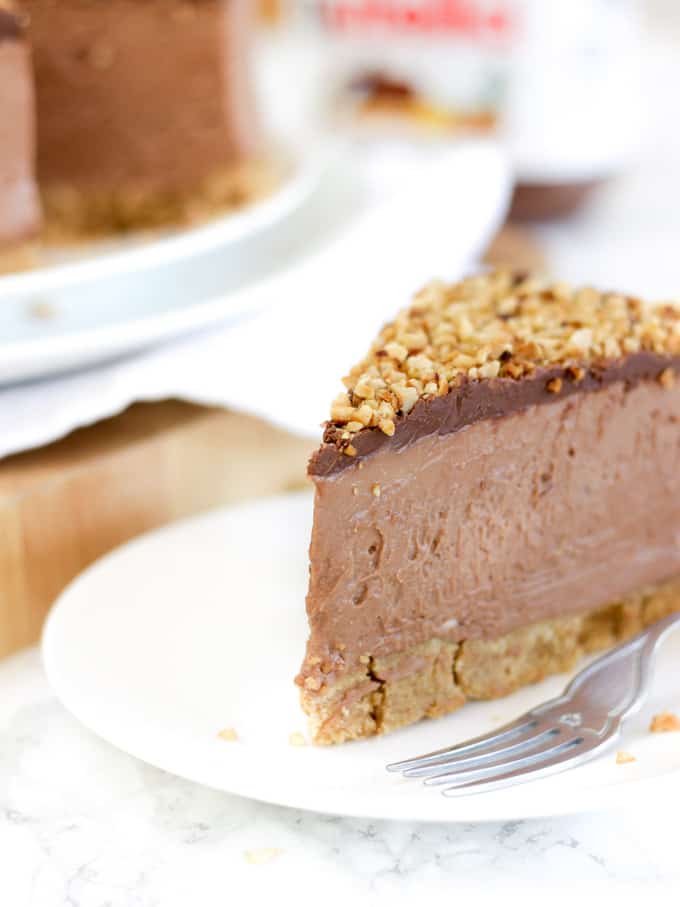 How to make the best ever NO BAKE NUTELLA CHEESECAKE! (With VIDEO tutorial!) This delicious cheesecake is the ultimate in Nutella, chocolate and hazelnut indulgence. This no bake dessert is quick and simple, easy enough for anyone, this is a must try pudding recipe! https://www.tamingtwins.com