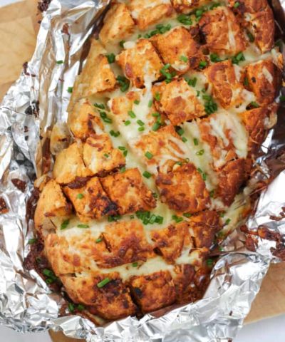 Cheesy Pesto Pull Apart Garlic Bread - A delicious cheese filled treat. The perfect side dish for dinner or snack. Pesto adds a delicious depth of flavour with the mozzarella cheese.