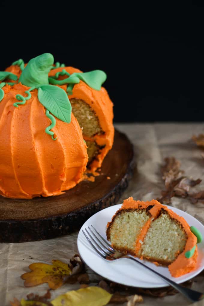 How to Make a Halloween Pumpkin Bundt Cake