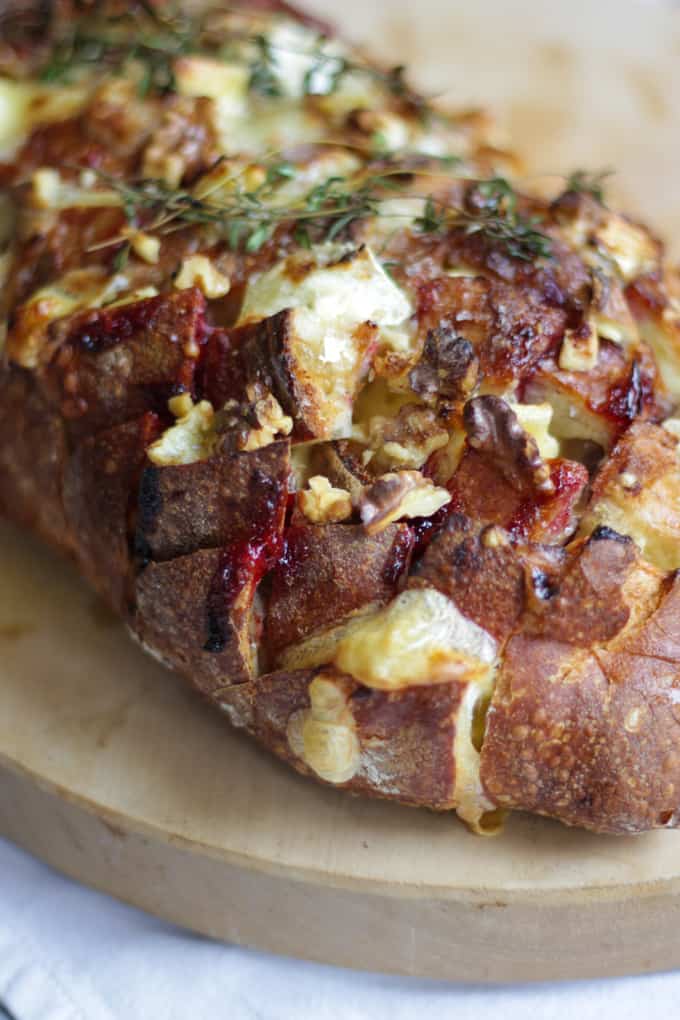 Easy and delicious Brie and Cranberry Pull Apart Bread. The ideal festive Christmas party make. #ChristmasFood 