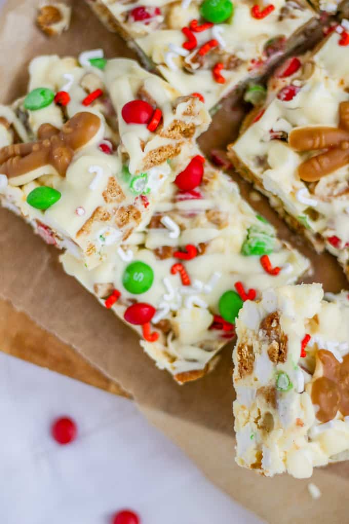 Christmas Rocky Road - The perfect festive sweet or dessert for Christmas. Make this no bake treat in December for parties or homemade gifts for friends and family. 