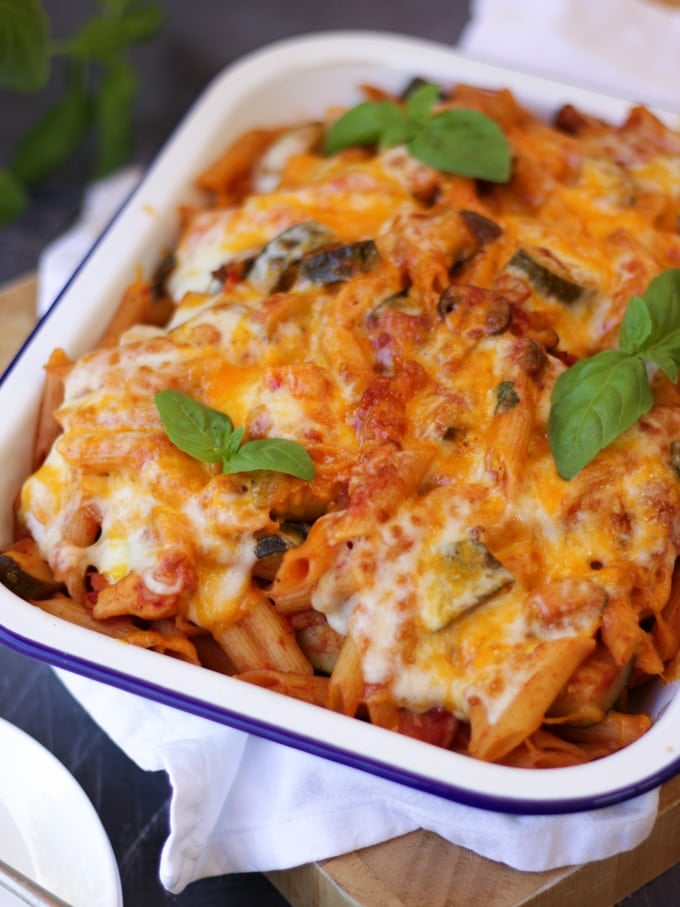 Pasta Bake Recipe with Chicken, Bacon and Cheese - Easy & Delicious!