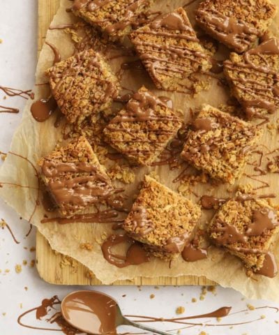 How to make flapjacks with chocolate drizzle
