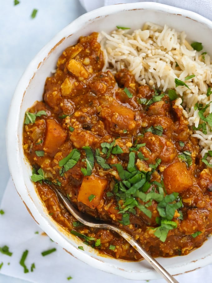 Vegan butternut squash curry recipe with cauliflower and lentils.