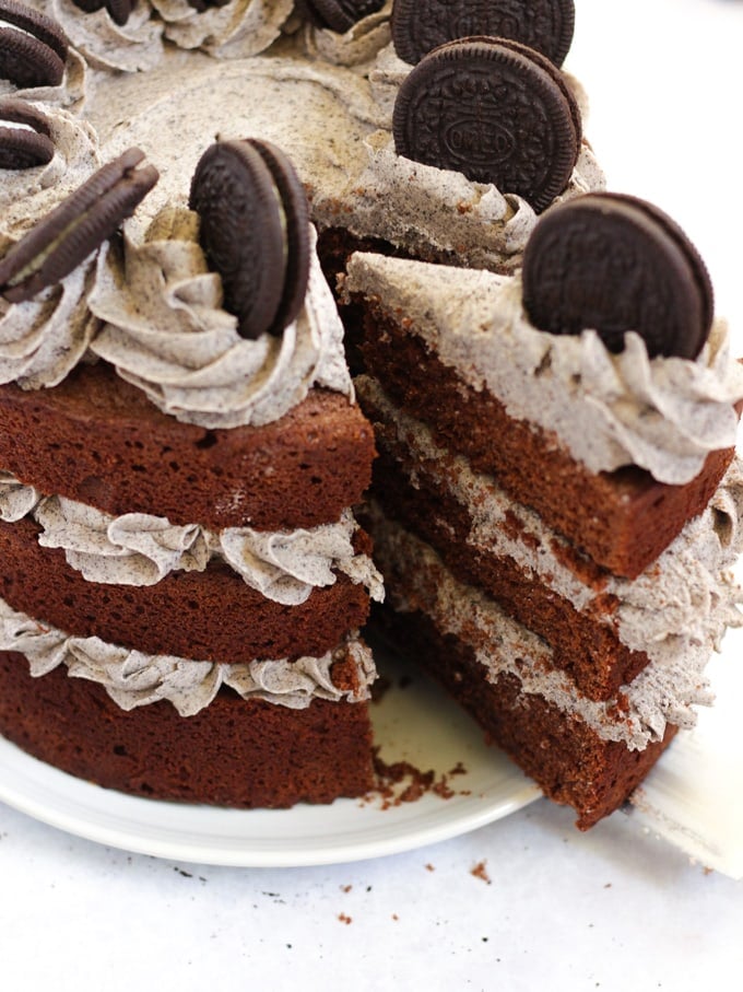 Chocolate and cookies layer sponge with creamy 