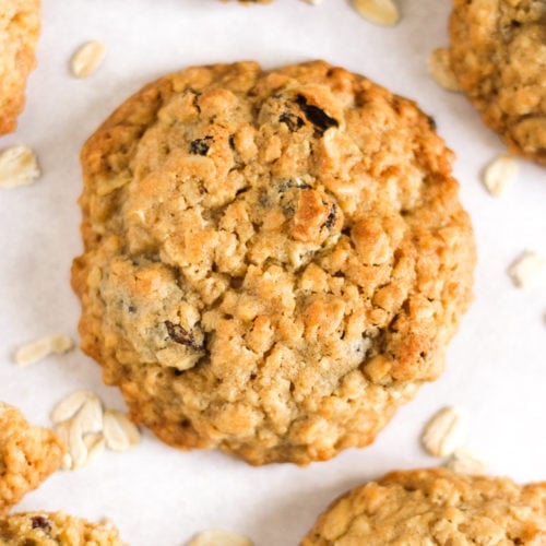 Golden oat cookies with raisins