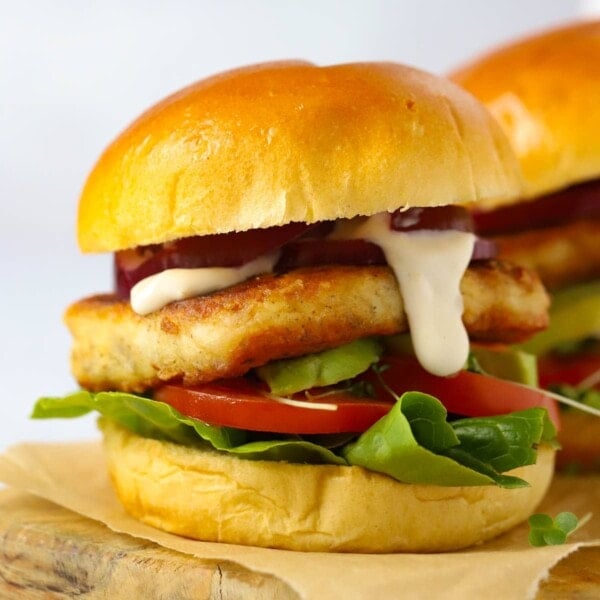 Easy to make 15 minute halloumi burger recipe.