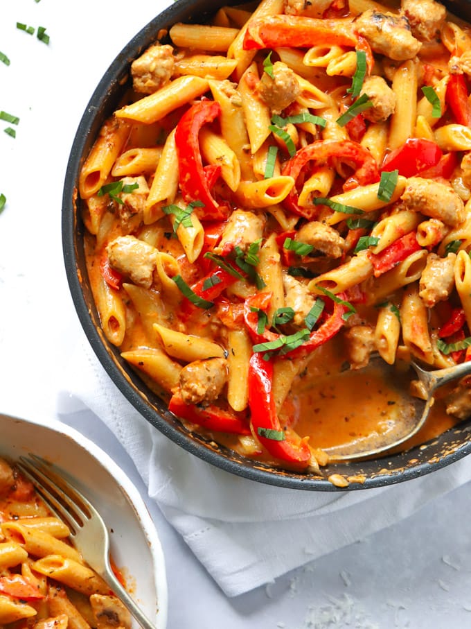 Penne with peppers and spicy sauce
