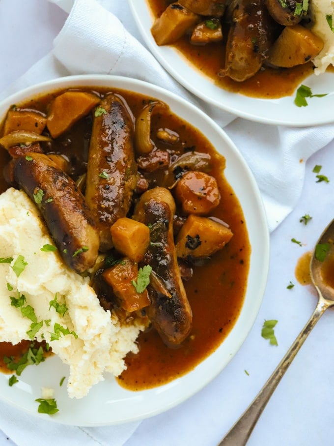 Mashed potatoes with vegetables and meat and cider gravy