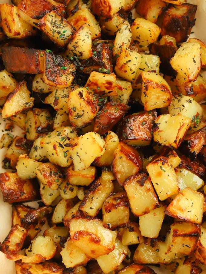 How to make roasted potatoes with garlic and herbs