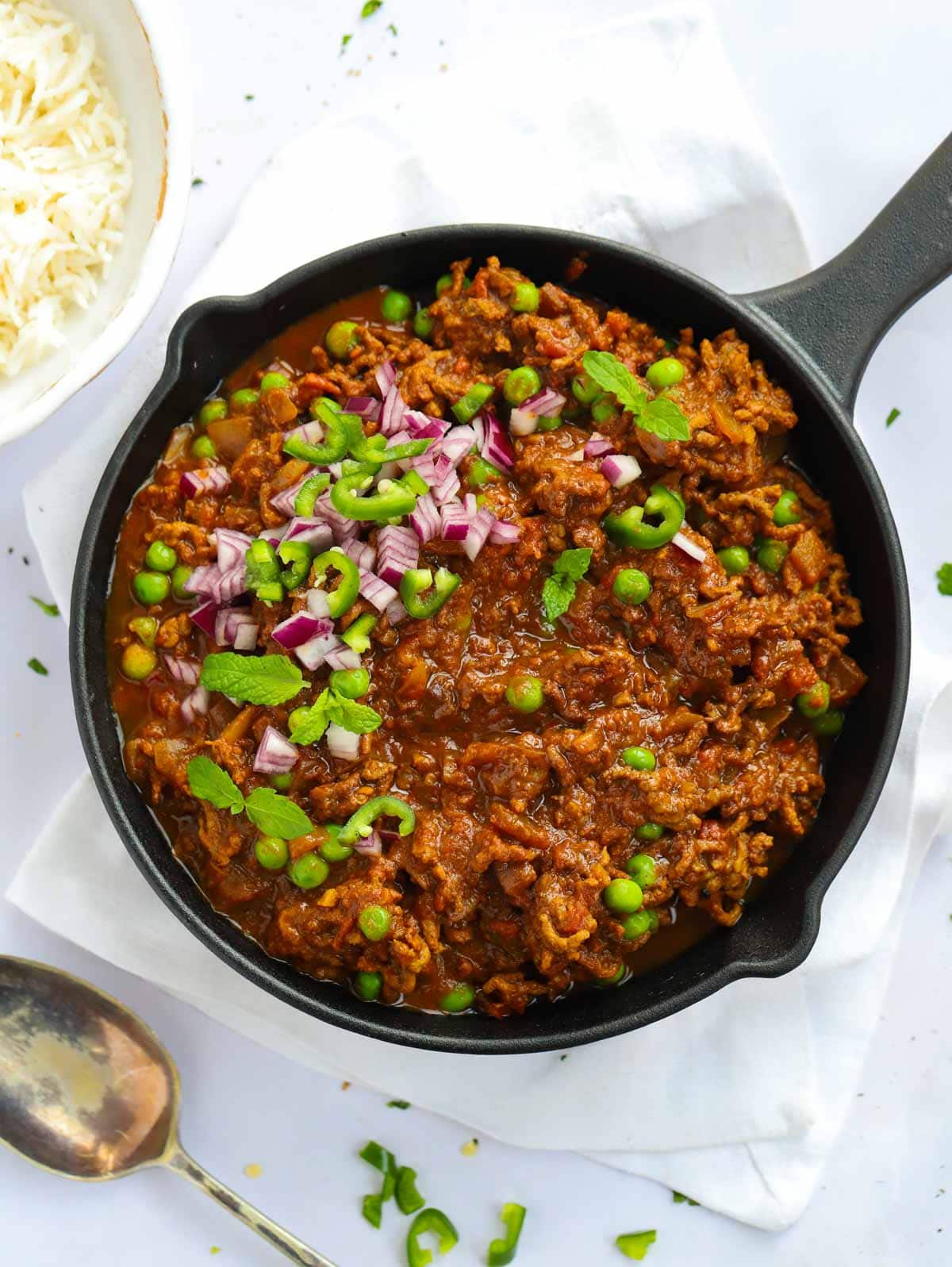 Beef keema curry recipe with peas and green chillis