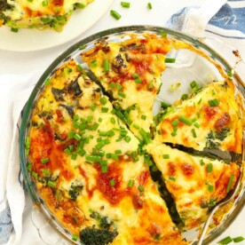 Recipe for Crustless Quiche with vegetables and cheesy filling.
