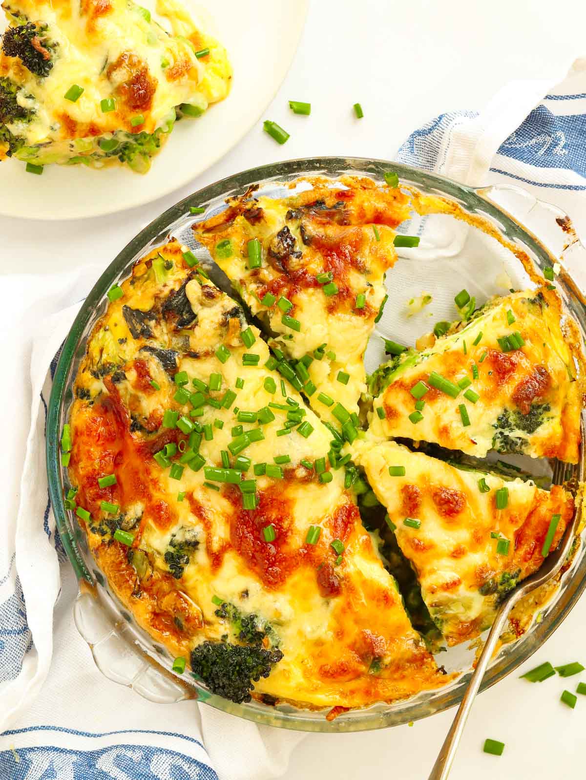 Recipe for Crustless Quiche with vegetables and cheesy filling.