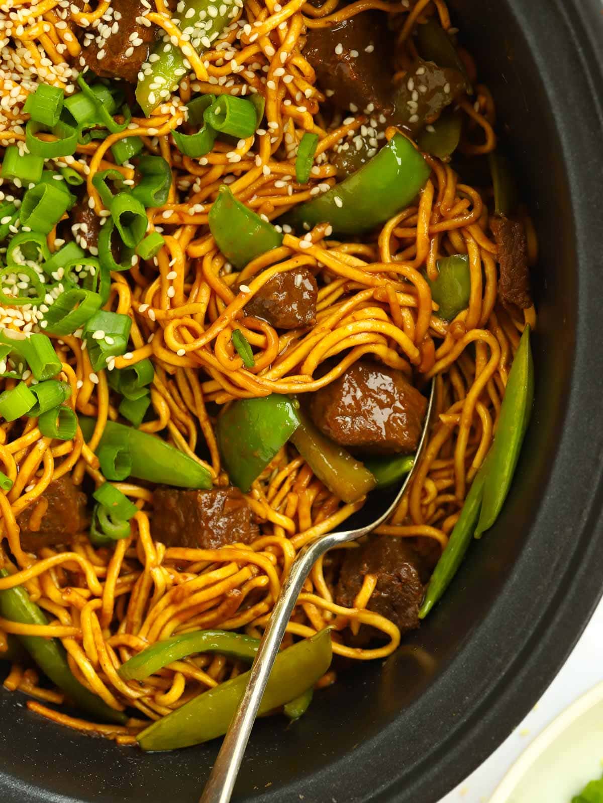 Family friendly slow cooker meal - Garlic Honey Beef Noodles