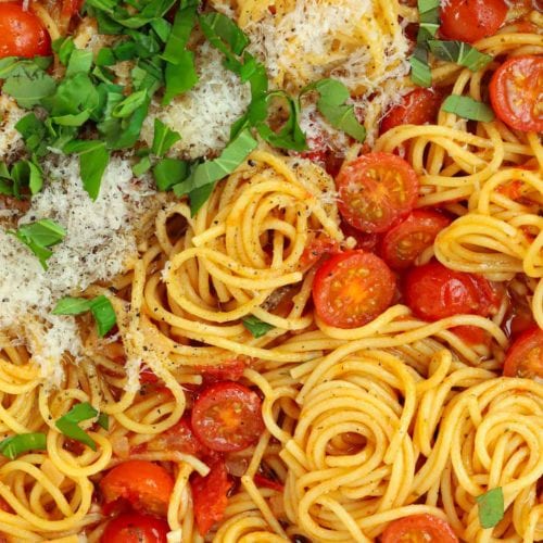 Close up of spaghetti and tomatoes in this easy one pot pasta recipe