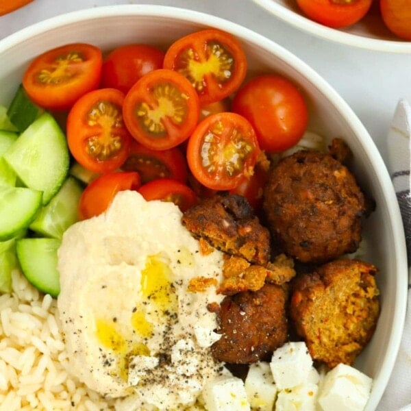 Salad Falafel Bowl recipe with rice, hummus and salad.