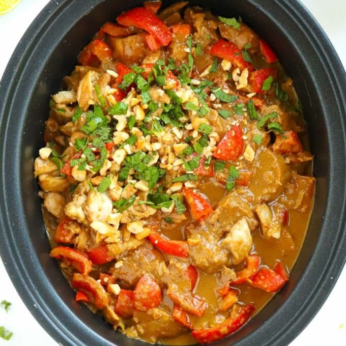 Slow Cooker Chicken Satay {Slow Cooker Fakeaways}