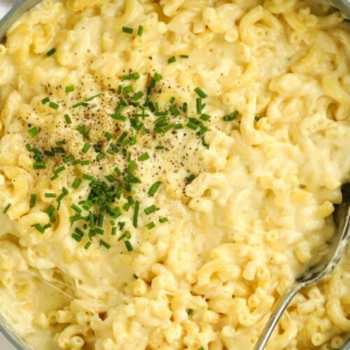 Easy and simple macaroni cheese recipe all cooked in one pan.