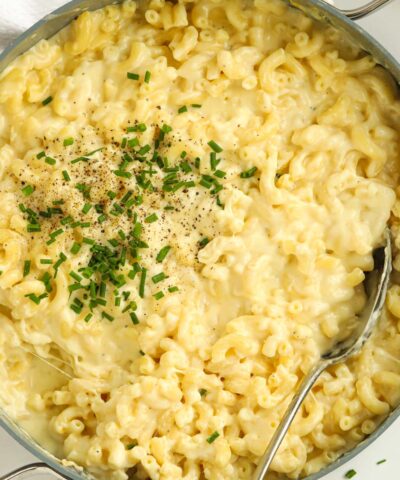 One pan simple macaroni cheese for a quick dinner for the whole family.