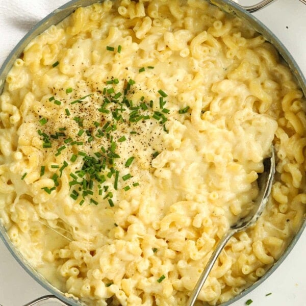 One pan simple macaroni cheese for a quick dinner for the whole family.