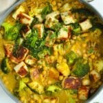 Pan full of delicious vegetarian curry made with halloumi, chickpeas and broccoli.