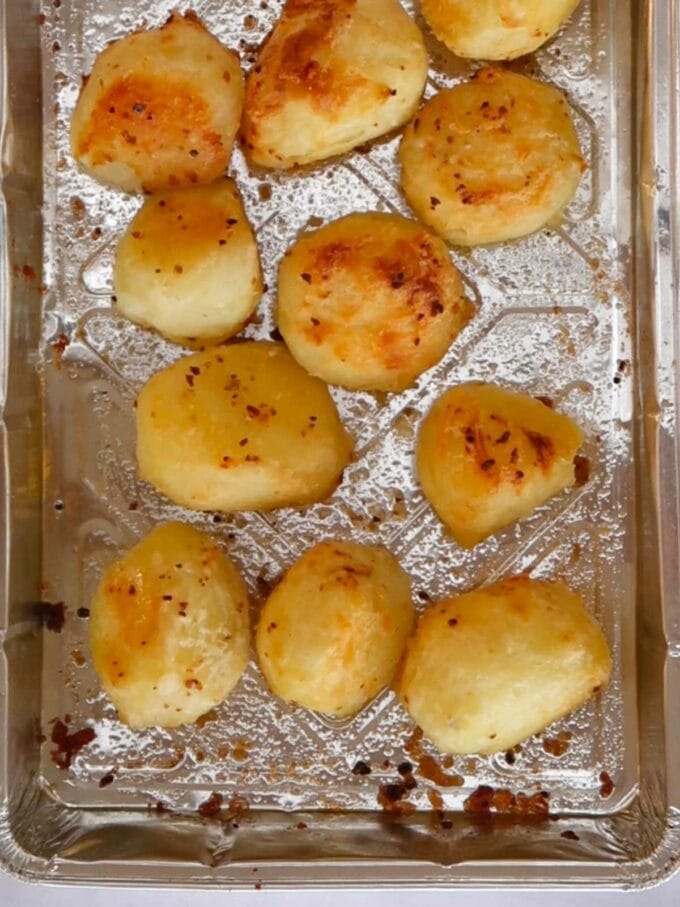 Recipe for how to make roast potatoes step 4.