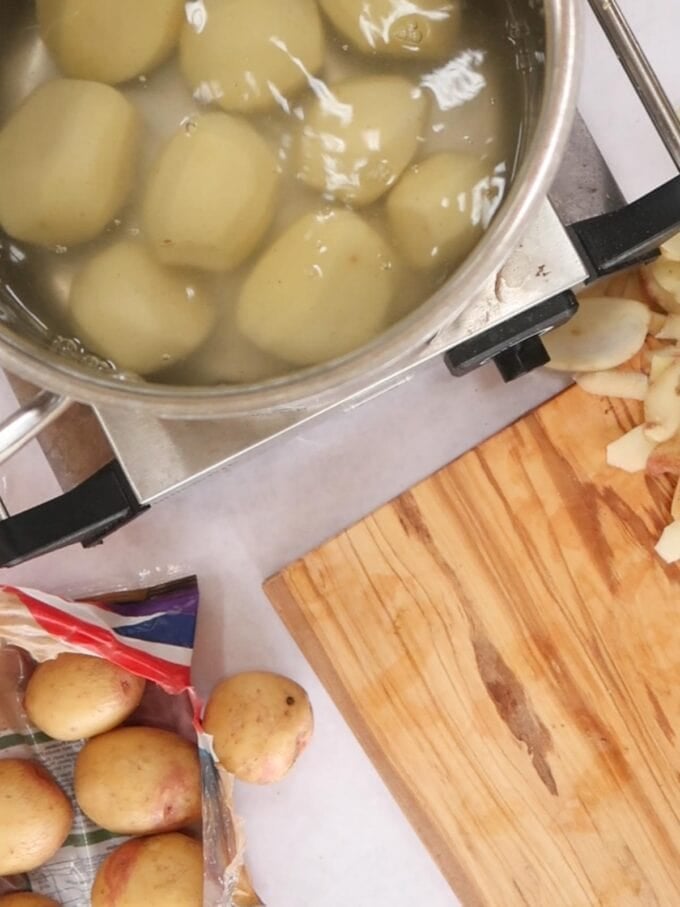 Recipe for how to make roast potatoes step 1.