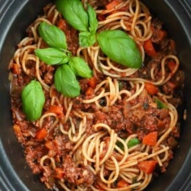 Bolognese with spaghetti in the slow cooker.