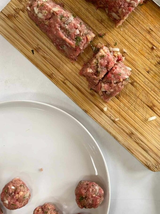 How to make Homemade Swedish Meatballs. Step 1. Mince rolled into balls.