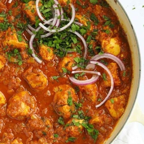 Big pan filled with easy chicken curry.