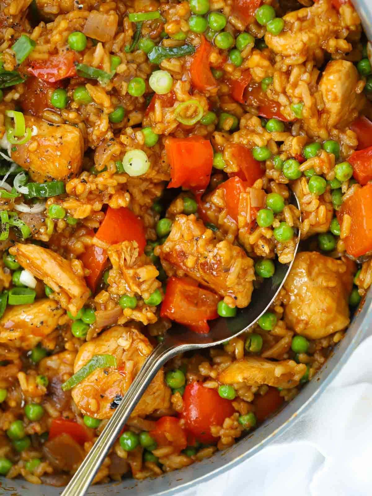 Chicken, vegetables and rice in a peri peri seasoning.
