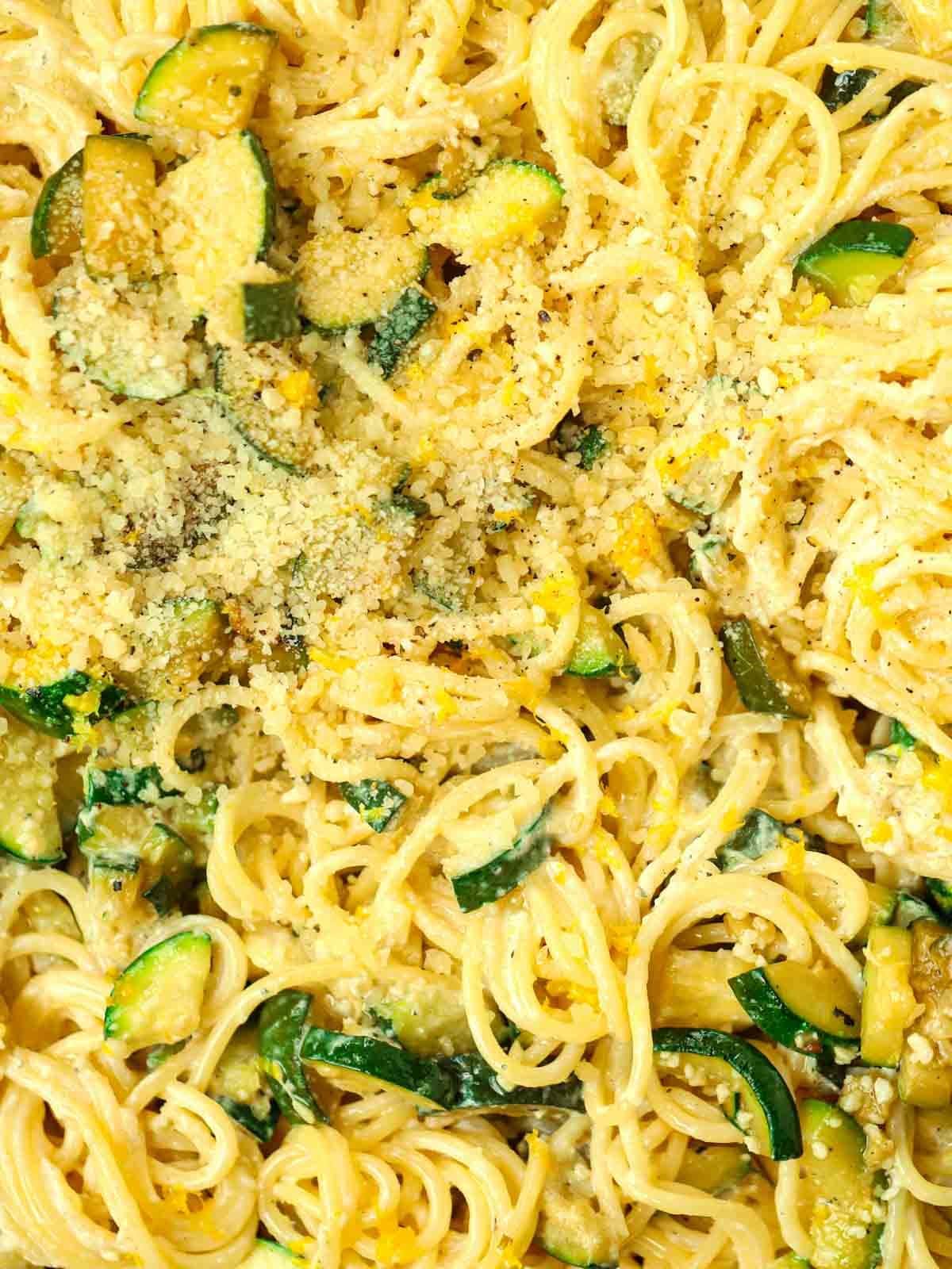 Spaghetti mixed with courgettes and parmesan for a quick dinner.