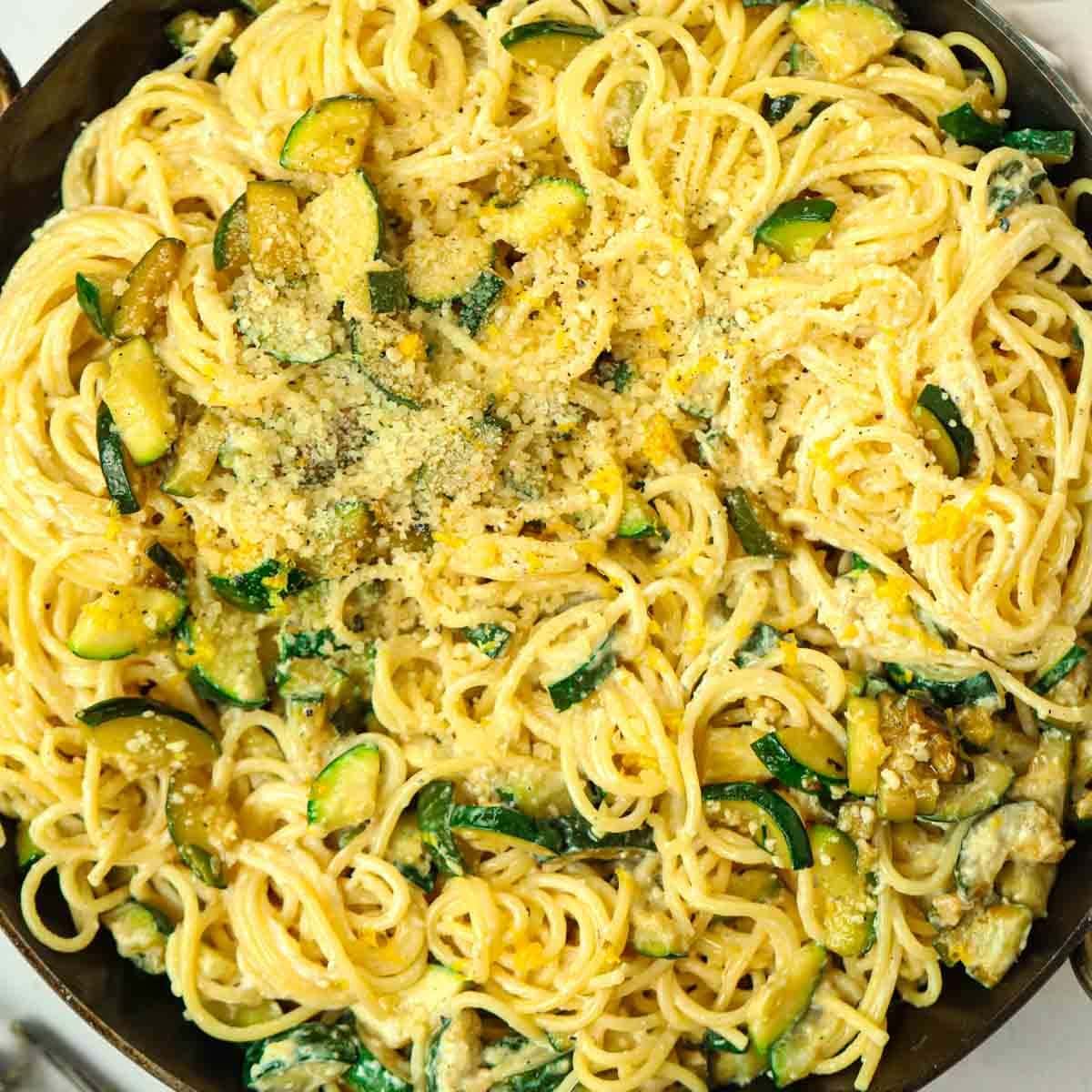 Creamy Courgette Pasta {20 Minute Meal}