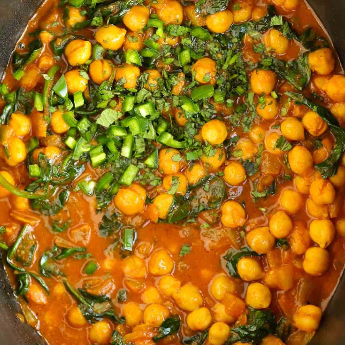 Slow Cooker Chickpea Curry {Chana Saag}-image