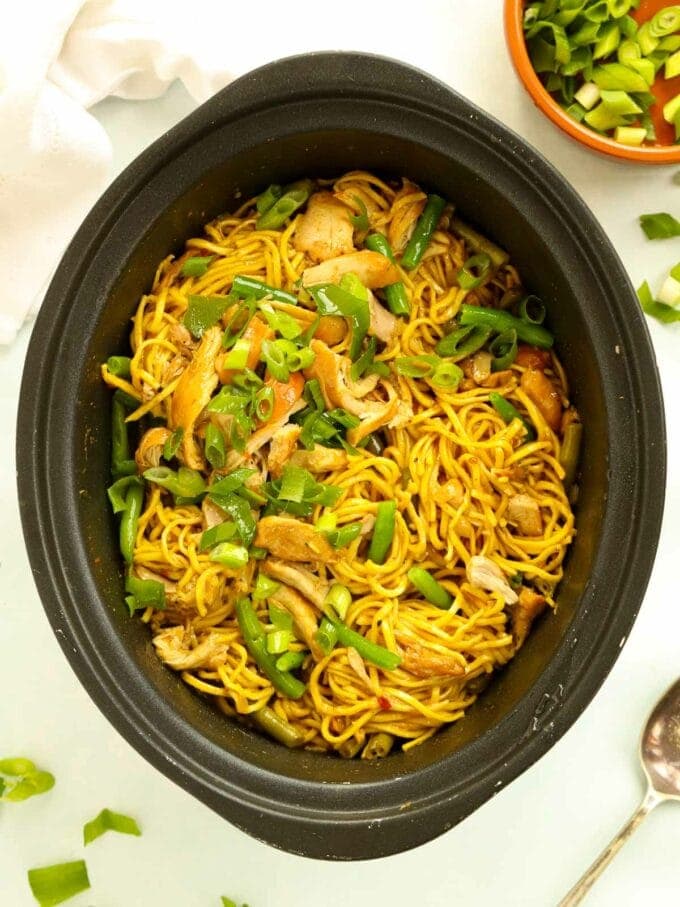 Slow Cooker Chicken Noodles with Curry Sauce