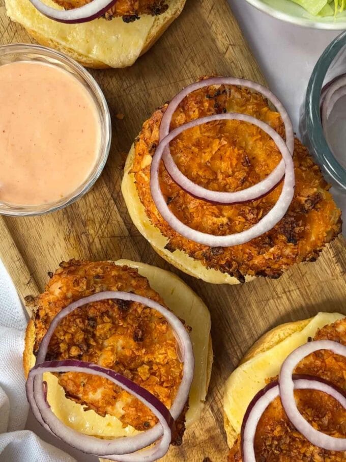 How to make Crispy Chicken Burgers. Step 4. Add the chicken into the burger buns and add salad.