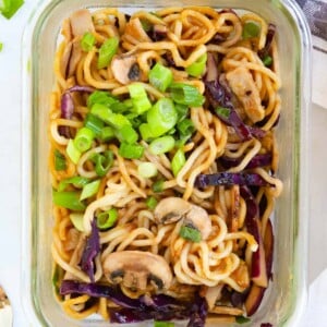 Homemade instant noodles with vegetables in a tub.