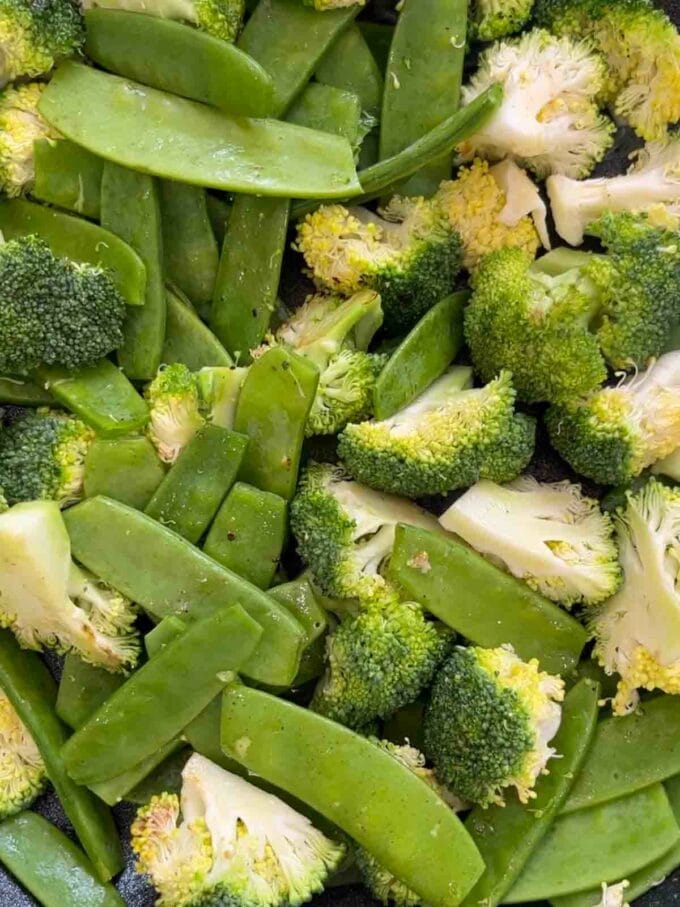 A combination of mange tout and chopped broccoli mixed together.