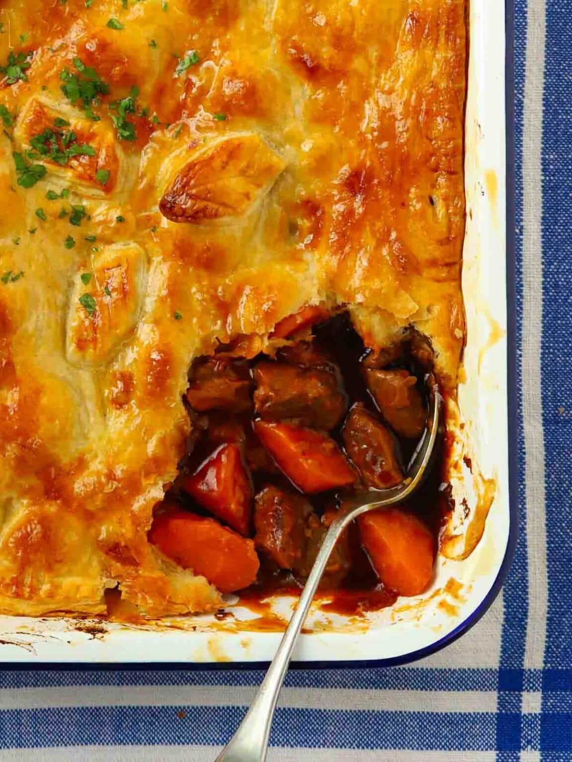 Really Easy Steak Pie {with Puff Pastry & Rich Gravy}