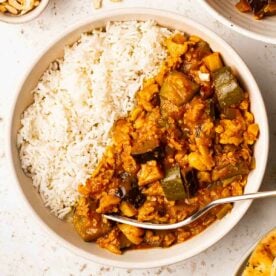 Easy slow cooker vegan and vegetarian curry recipe